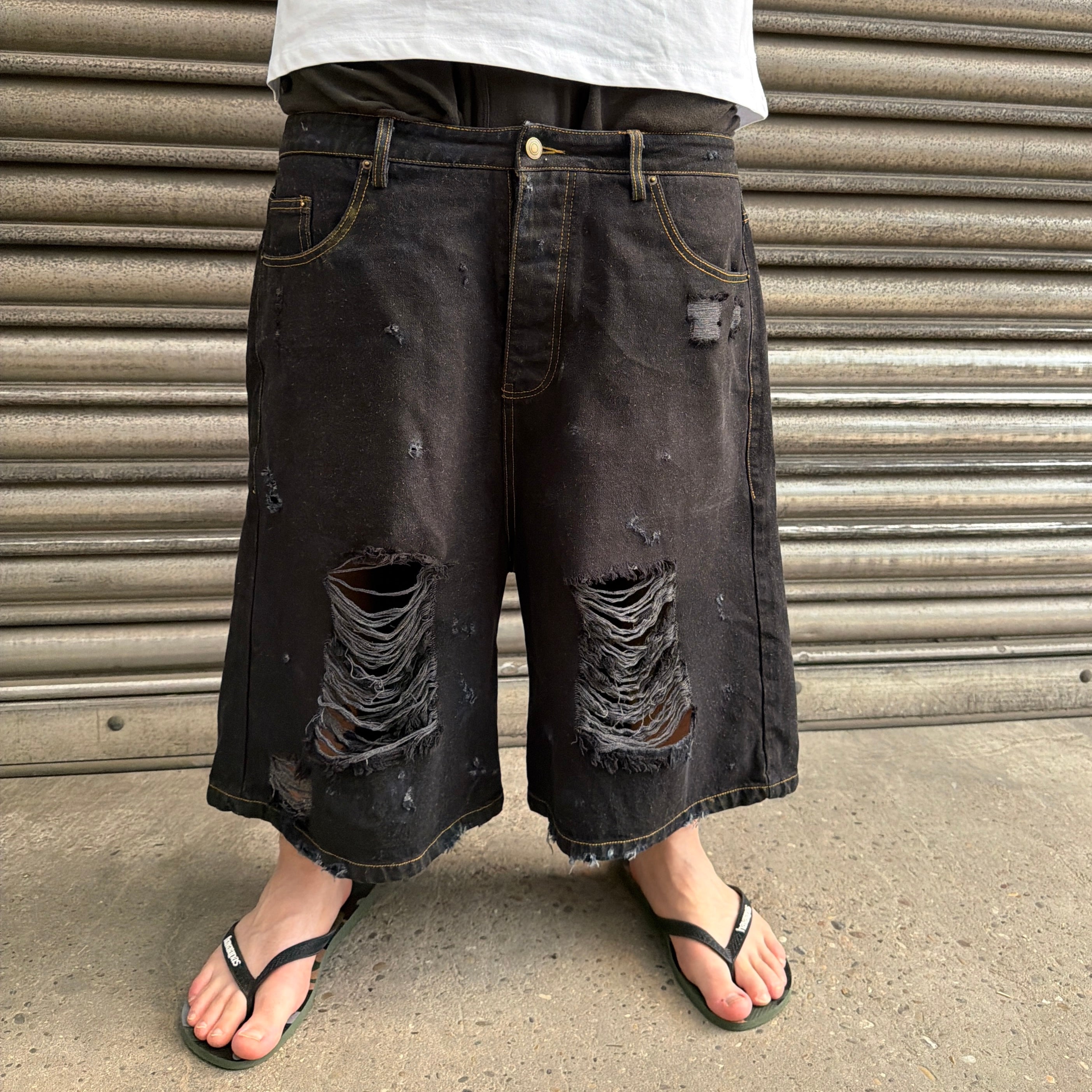 BLACKROW SHORTS