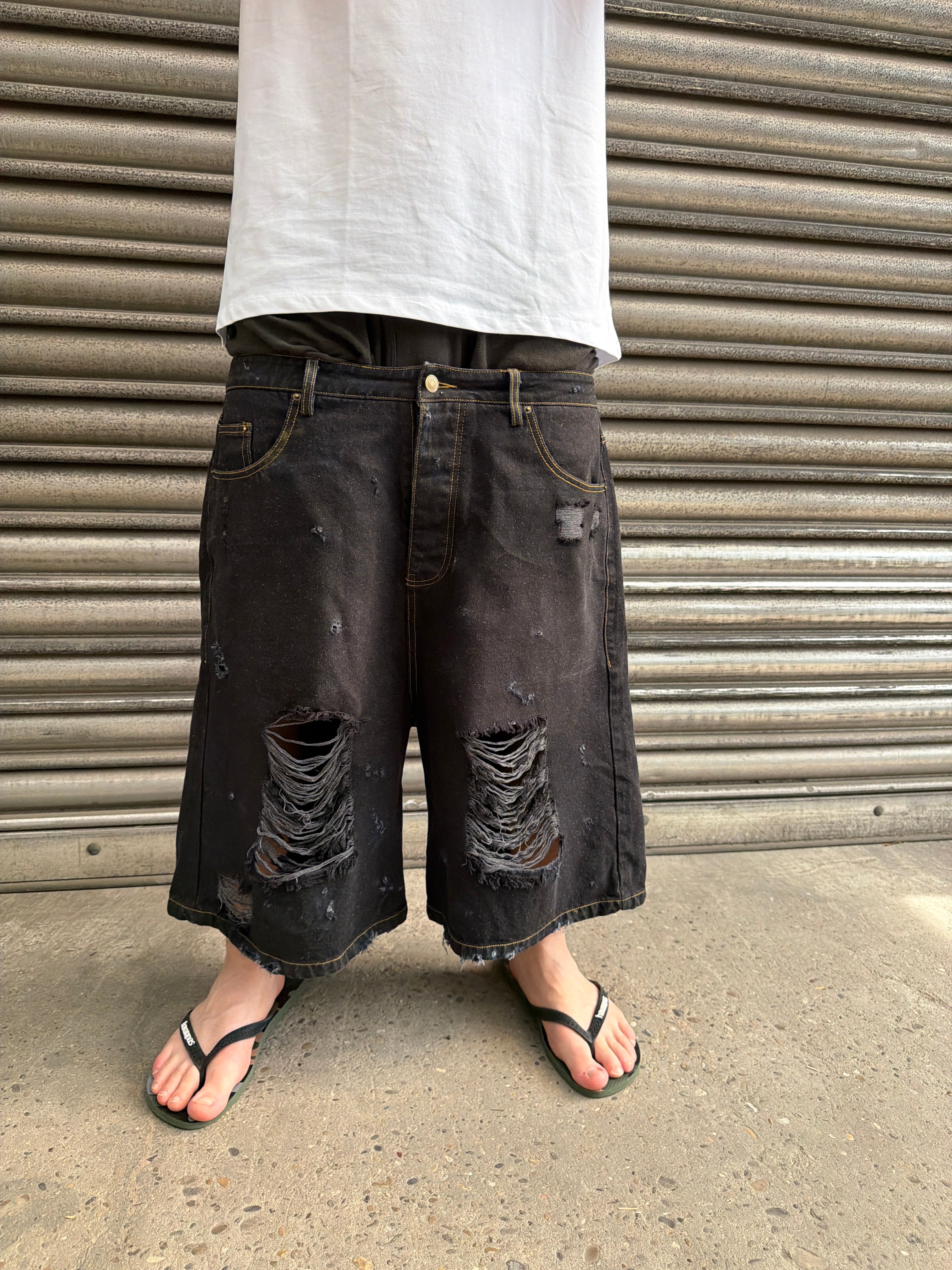 BLACKROW SHORTS